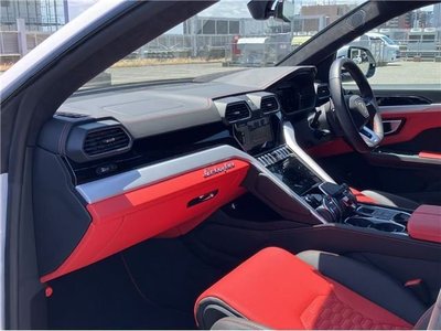 LAMBORGHINI URUS - 10
