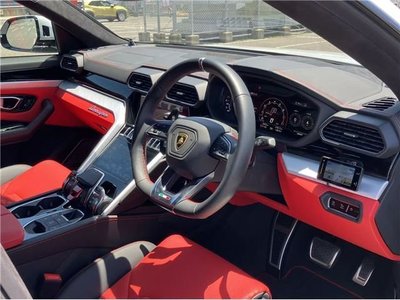 LAMBORGHINI URUS - 3