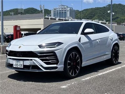 LAMBORGHINI URUS - 4