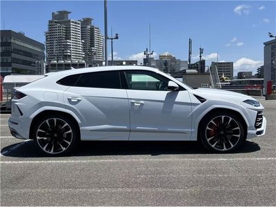 LAMBORGHINI URUS - 9