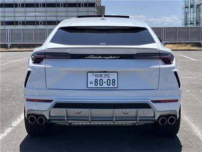 LAMBORGHINI URUS - 2