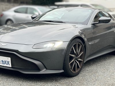 ASTON MARTIN VANTAGE - 1