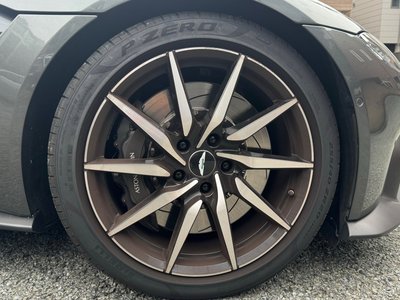 ASTON MARTIN VANTAGE - 7