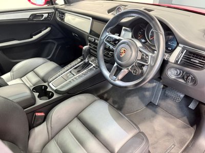 PORSCHE MACAN - 8