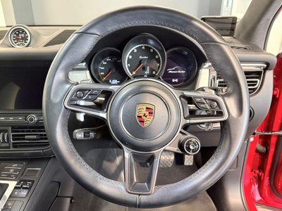 PORSCHE MACAN - 9