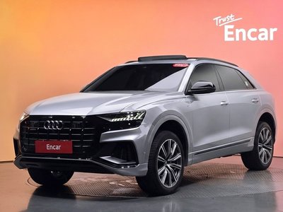 2021 AUDI Q8 photo 1