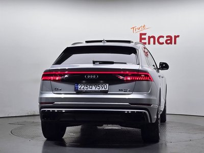 2021 AUDI Q8 photo 4