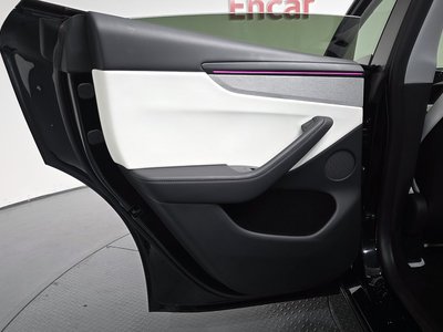 2025 Tesla MODEL Y thumbnail 15