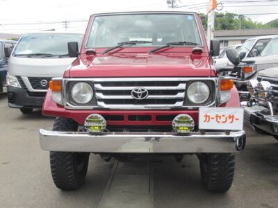 TOYOTA LAND CRUISER 70 - 2