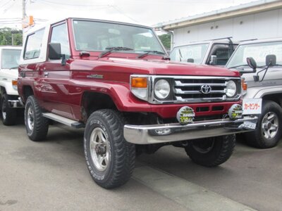 TOYOTA LAND CRUISER 70 - 3