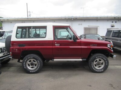 TOYOTA LAND CRUISER 70 - 4