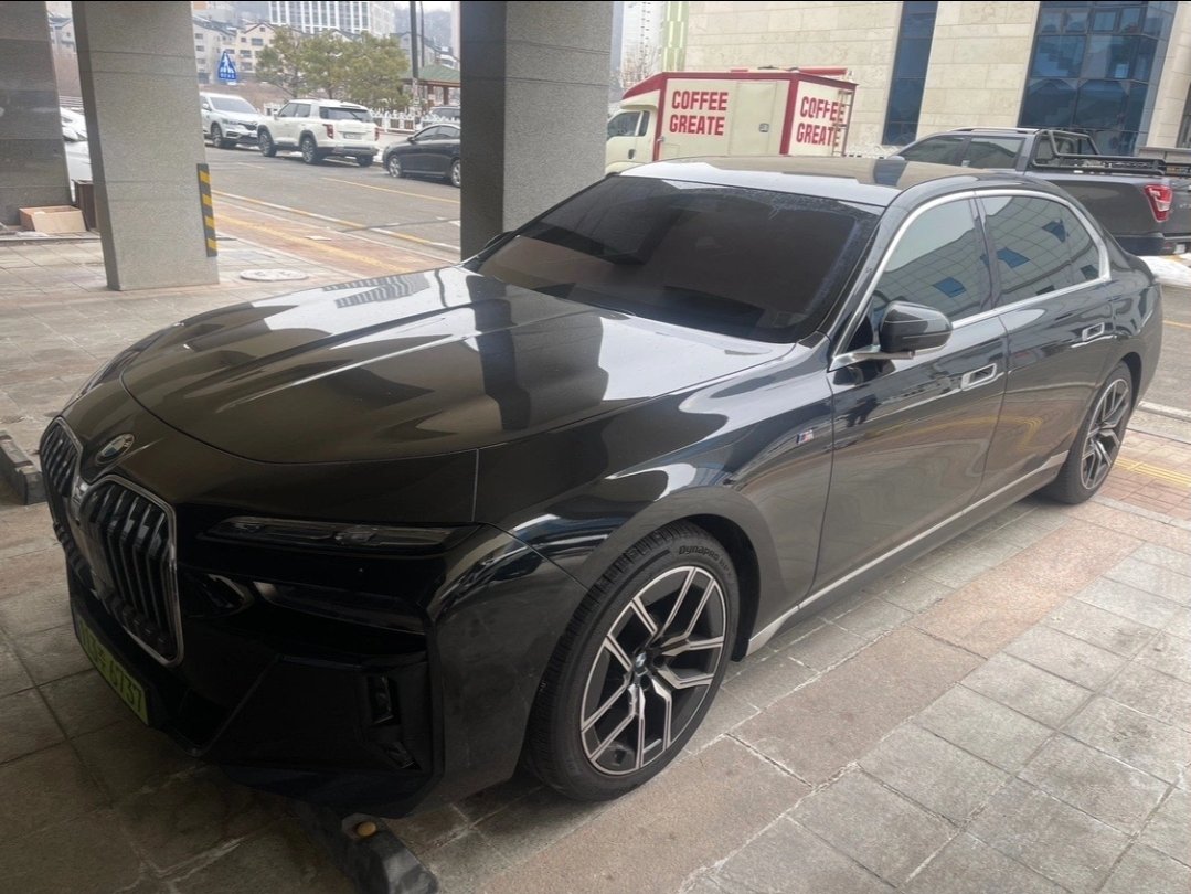 BMW 7 SERIES - View 1