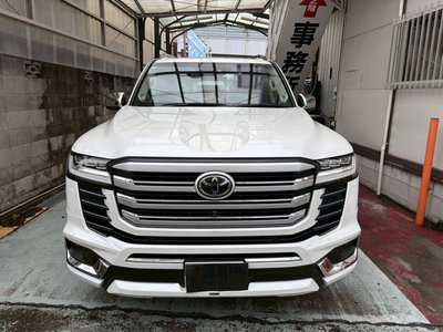 TOYOTA LAND CRUISER 300 - 8