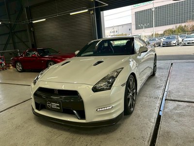 NISSAN GT-R - 1