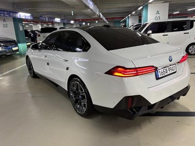 2024 BMW 5 SERIES photo 3