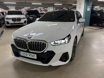 2024 BMW 5 SERIES photo 1