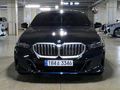 صورة 2 لـ 2025 BMW 5 SERIES