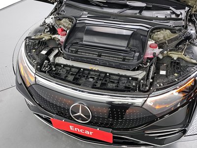 MERCEDES-BENZ EQS - 7