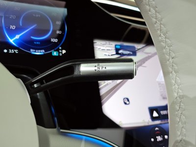 MERCEDES-BENZ EQS - 9