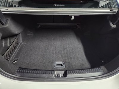 MERCEDES-BENZ E-CLASS - 9