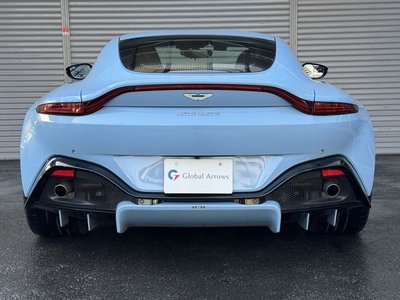 ASTON MARTIN VANTAGE - 8