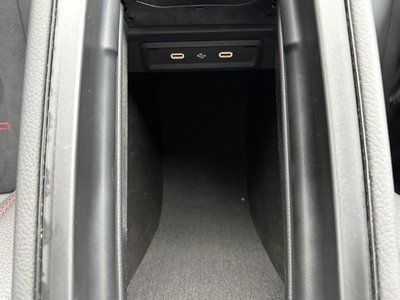 2025 Mercedes-BENZ GLB — миниатюра 32