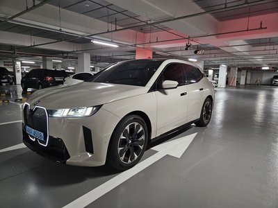 2025 BMW IX photo 1