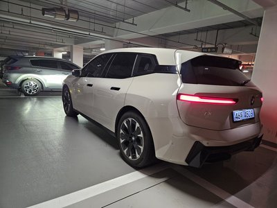 2025 BMW IX photo 4