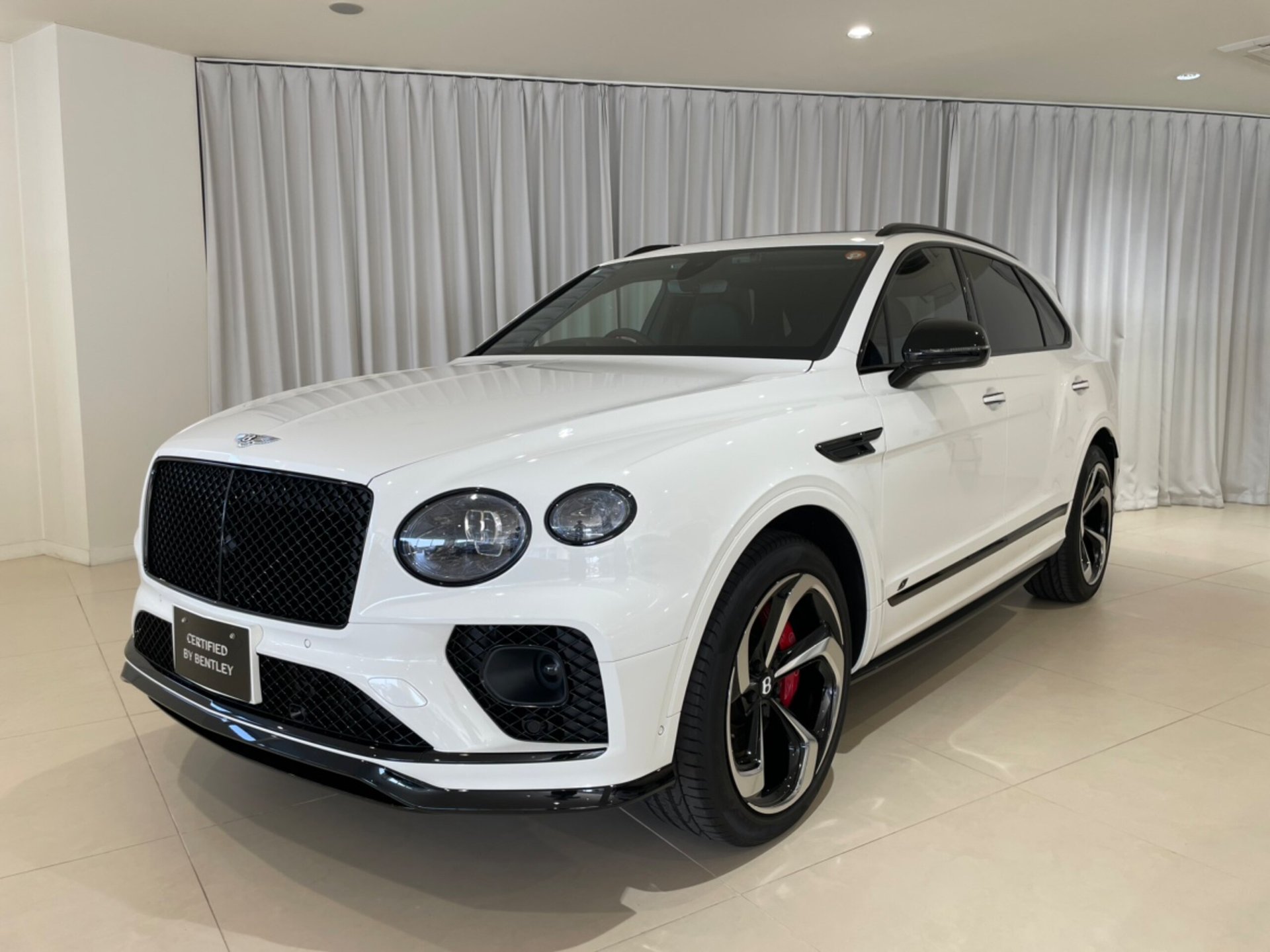BENTLEY BENTAYGA - View 1