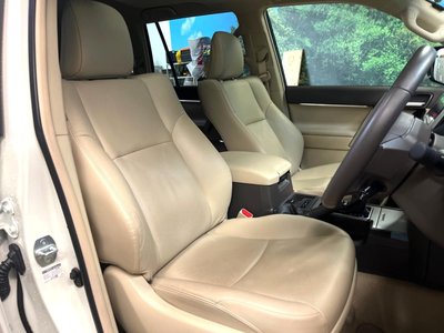 TOYOTA LAND CRUISER PRADO - 8