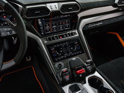 LAMBORGHINI URUS - 3