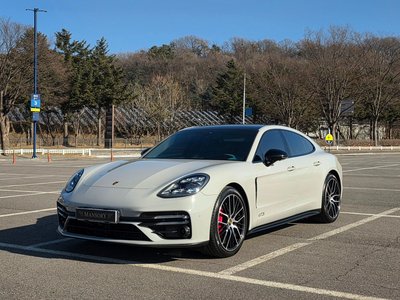 PORSCHE PANAMERA - 1