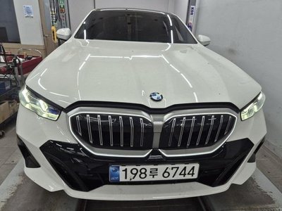 صورة 1 لـ 2025 BMW 5 SERIES