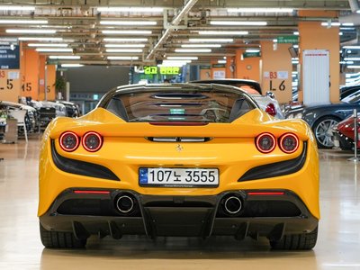 FERRARI F8 TRIBUTO - 2