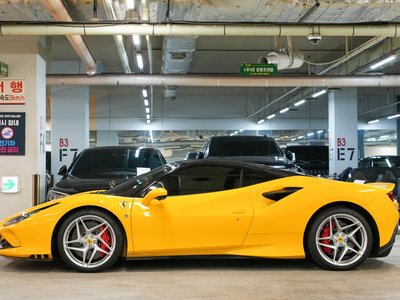 FERRARI F8 TRIBUTO - 3