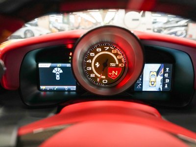 FERRARI F8 TRIBUTO - 8