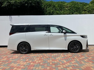 2026 Toyota VELLFIRE photo 5