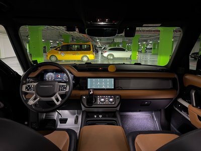 LAND ROVER DEFENDER - 4