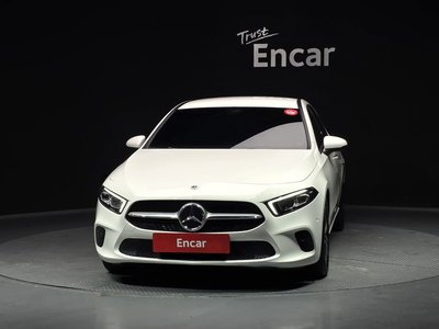 2021 Mercedes-BENZ A-CLASS photo 2