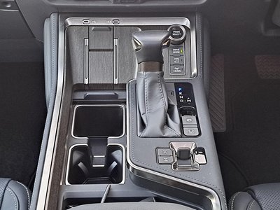 صورة مصغرة 11 لـ 2025 Lexus GX