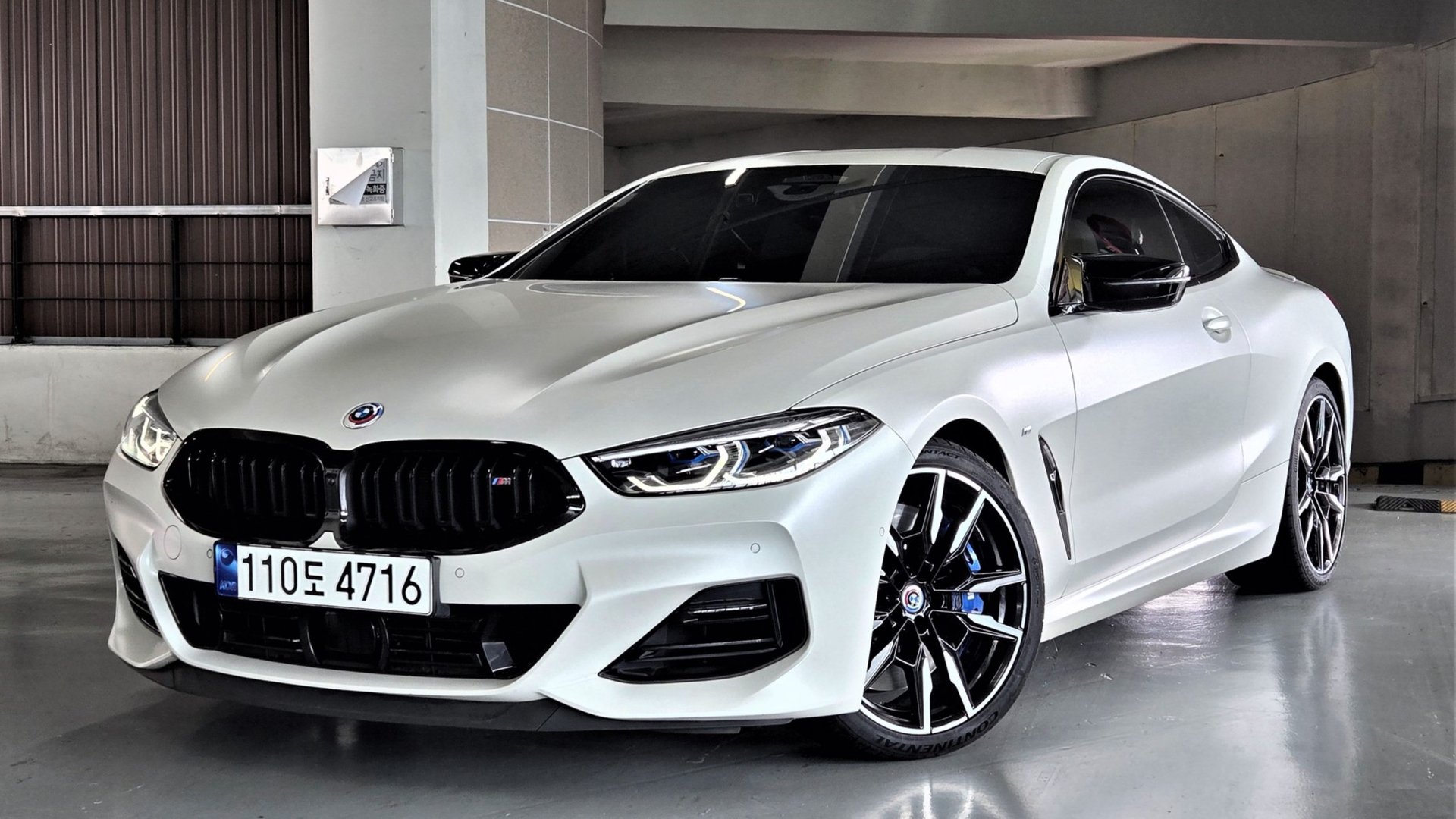 BMW 8 SERIES - View 1