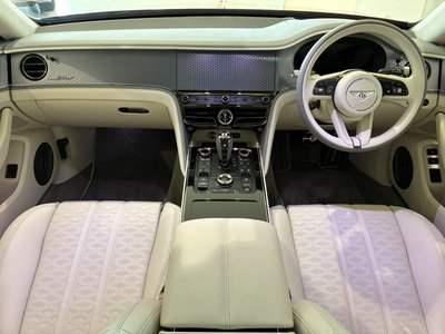 2025 Bentley FLYING SPUR 照片 8