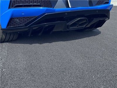 LAMBORGHINI AVENTADOR - 10