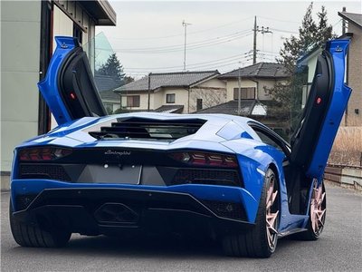 LAMBORGHINI AVENTADOR - 2