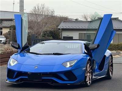 LAMBORGHINI AVENTADOR - 4
