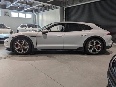 PORSCHE TAYCAN CROSS TURISMO - 8