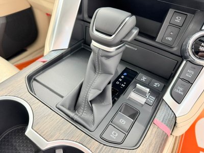 2025 Toyota LAND CRUISER 300 — миниатюра 25