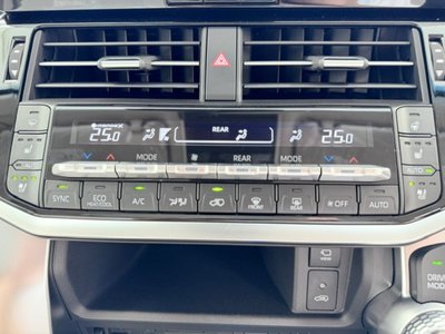 2025 Toyota LAND CRUISER 300 — миниатюра 19