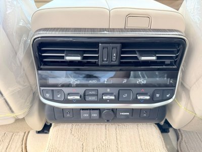 2025 Toyota LAND CRUISER 300 — миниатюра 41