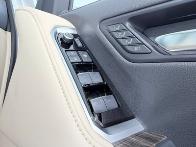 2025 Toyota LAND CRUISER 300 — миниатюра 34